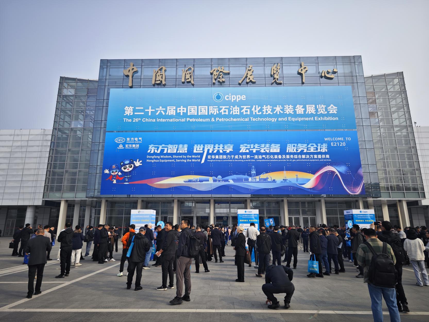 super-tech-presents-new-vacuum-insulation-solutions-at-the-beijing-offshore-engineering-exhibition-1.jpg